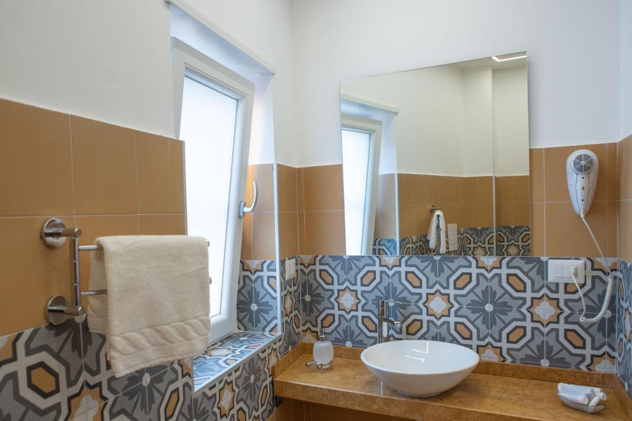 Palazzotto 902 Bed & Breakfast Crotone Exterior foto